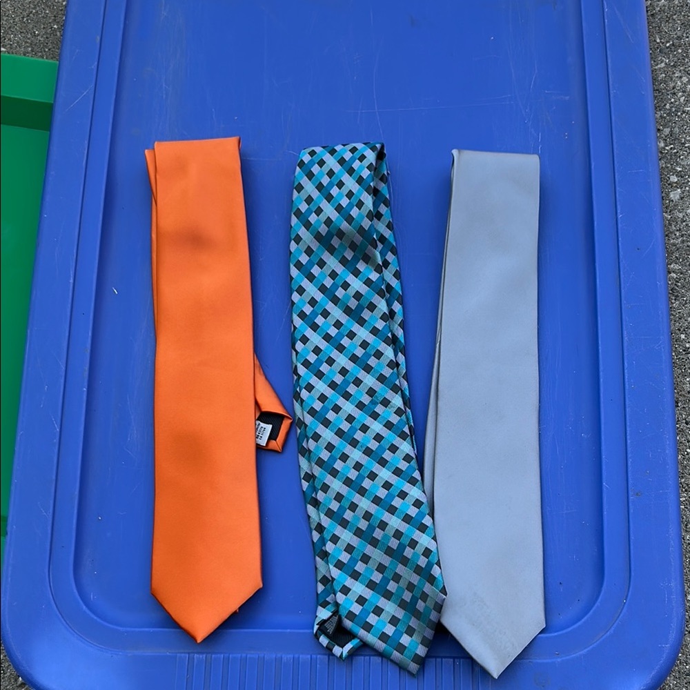 Geoffrey Beene Orange and Blue Ties Set Geoffrey Beene. Lot of 3